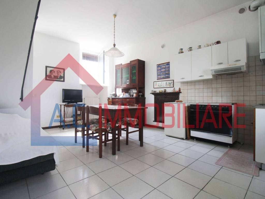 Appartamento a Vergiate in Via Felice Cavallotti, 6 - Foto 5