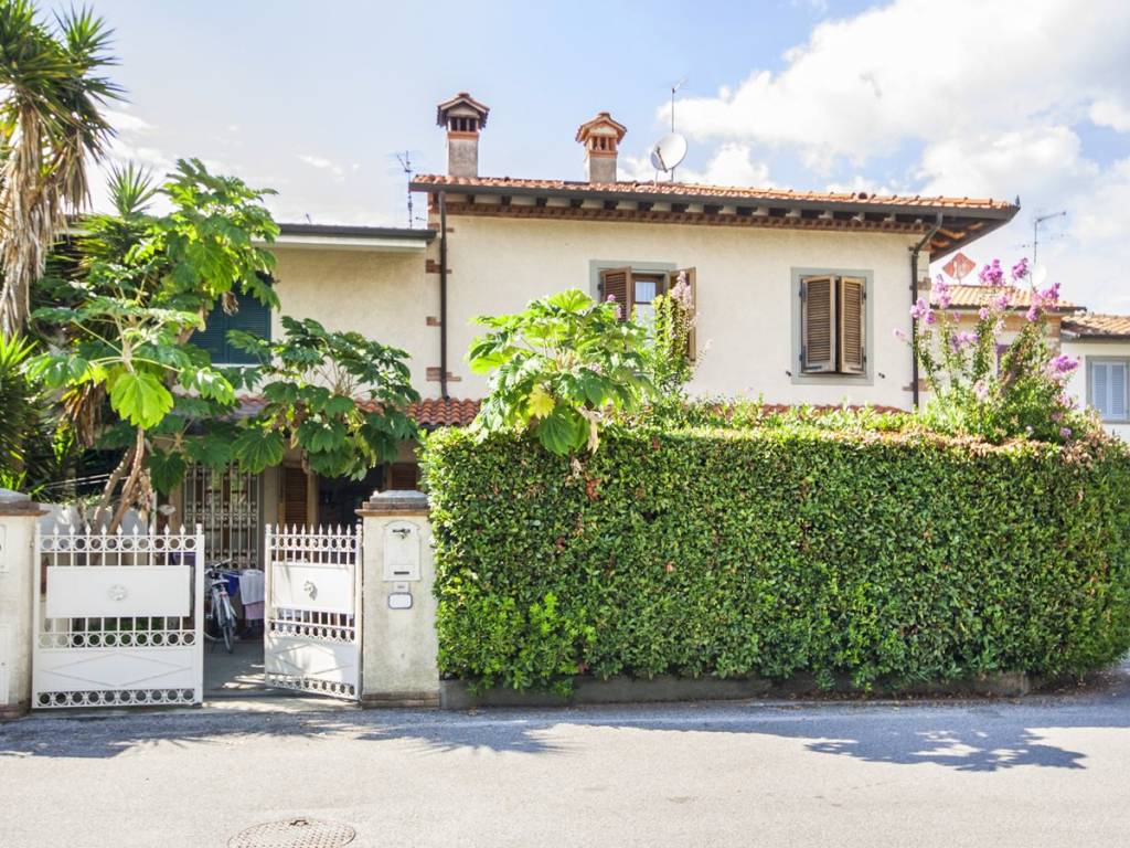 Villa a Forte dei marmi in Via Giuseppe Viner - Foto 2