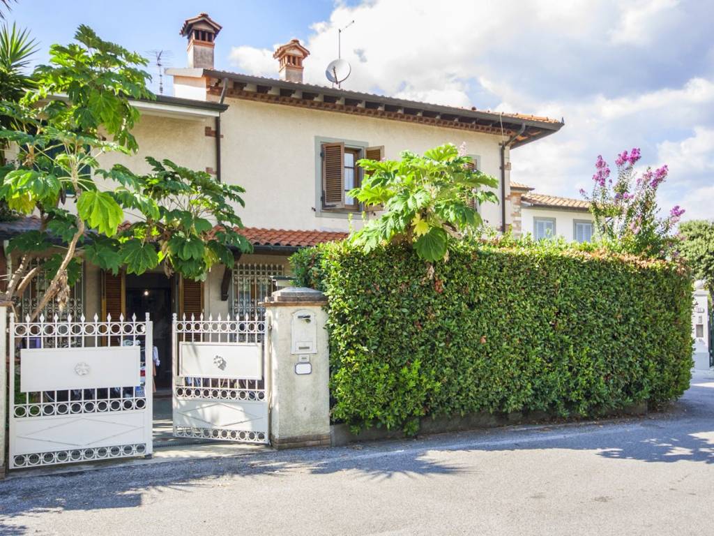 Villa a Forte dei marmi in Via Giuseppe Viner - Foto 3