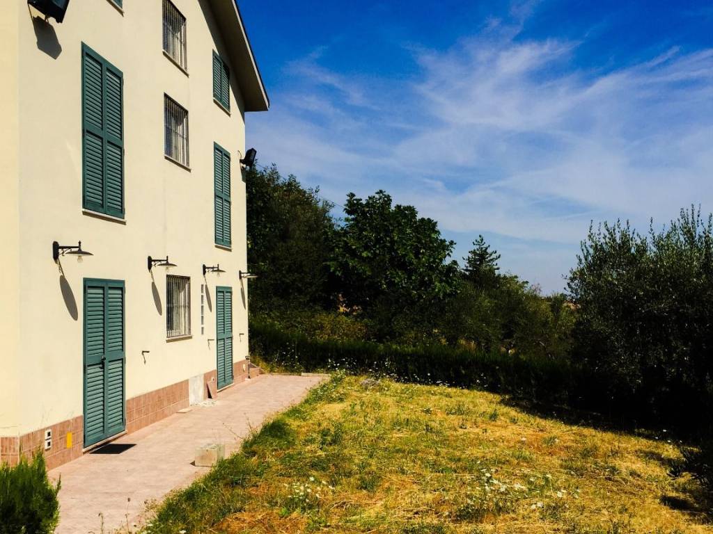 Villa a Serramonacesca - Foto 2
