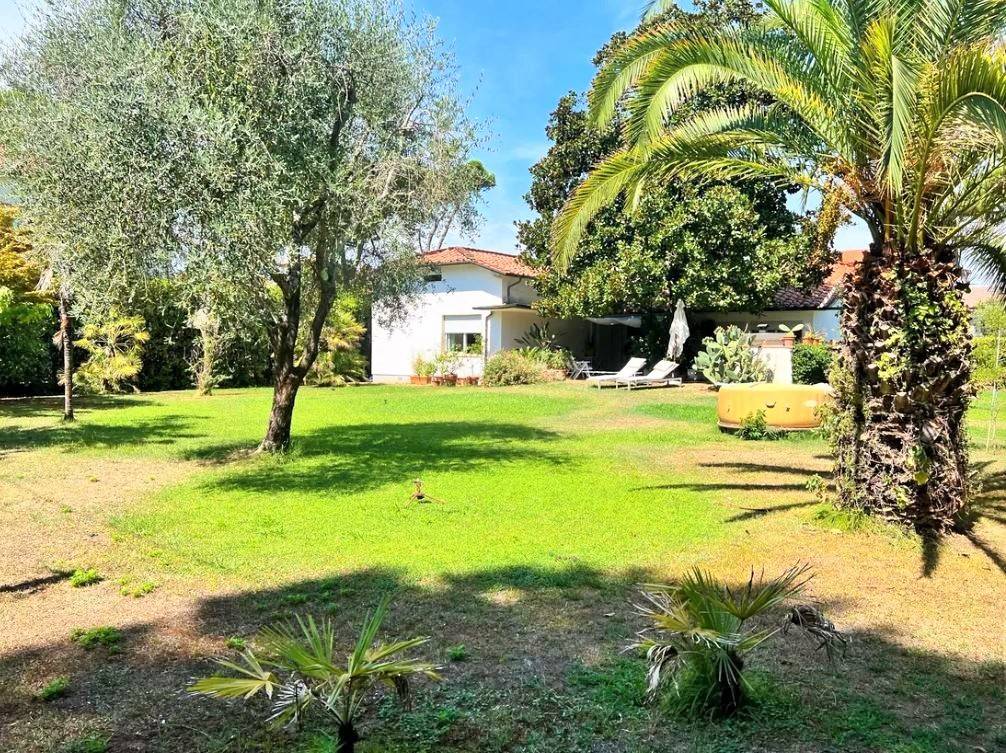 Villa a Pietrasanta in Via Giosuè Carducci, 40 - Foto 3