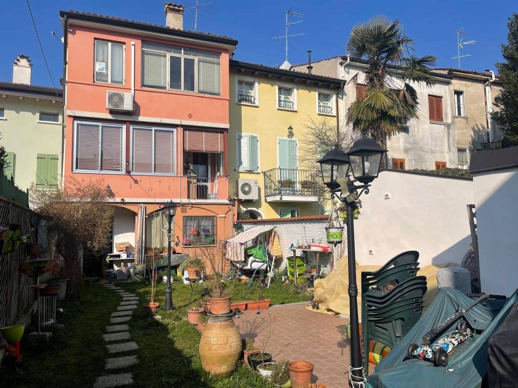Casa indipendente a Mantova in Via Valsesia, 22 - Foto 2