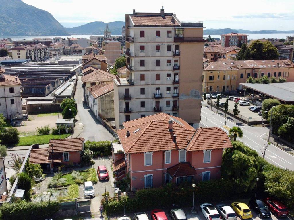 Villa a Verbania in Corso Benedetto Cairoli, 58 - Foto 2