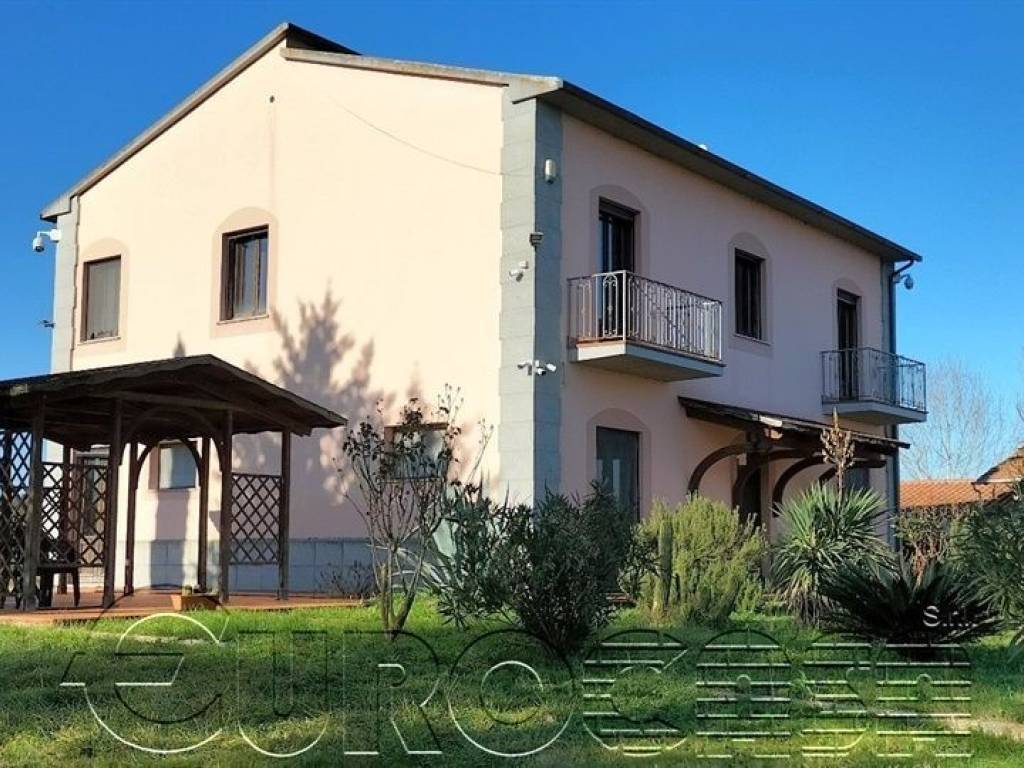 Villa a Castiglione del lago in Strada Regionale Trasimeno Primo - Foto 5