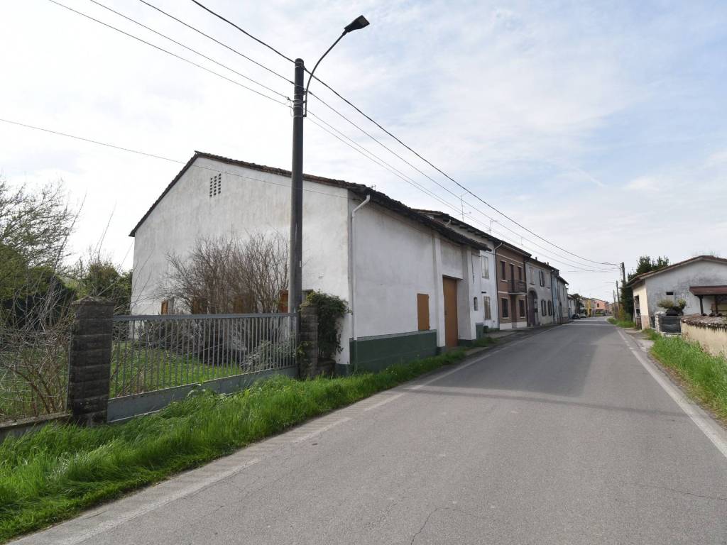 Casa indipendente a Gualtieri in Via Pieve, 7 - Foto 2
