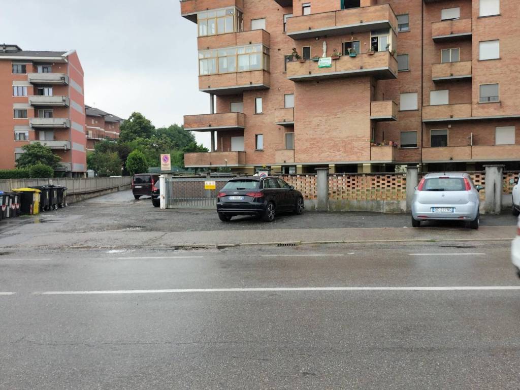 Box / garage a Volpiano in Via Brandizzo, 82 - Foto 2