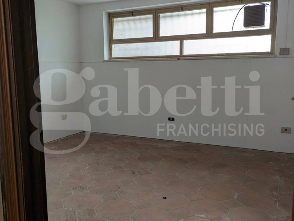 Box / garage a Oristano in VIA SANT'ANTONIO, 23 - Foto 4
