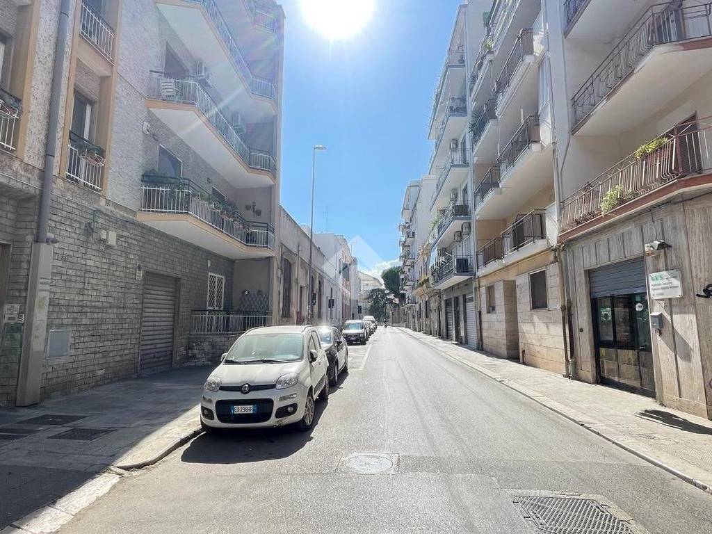 Appartamento a Bari in VIA ENRICO PESSINA, 34 - Foto 3