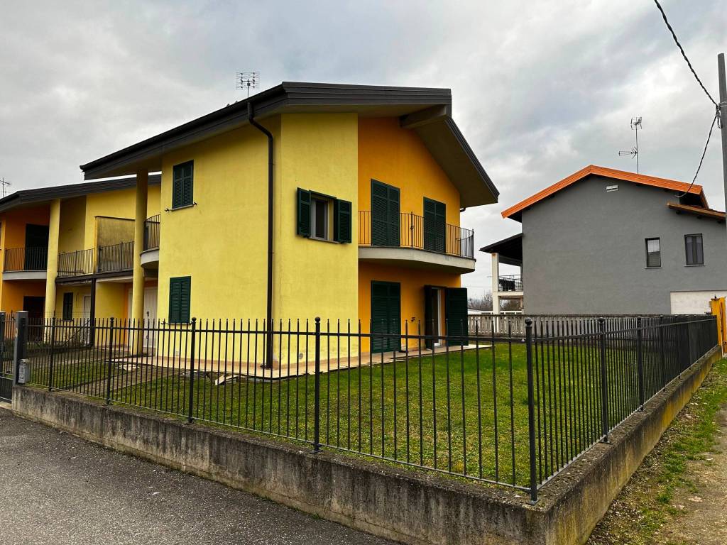 Villa a Palazzolo vercellese in Via Torino, 72 - Foto 3