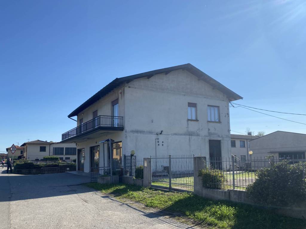 Appartamento a Gavirate in Via Cornelio Rovera, 38 - Foto 5