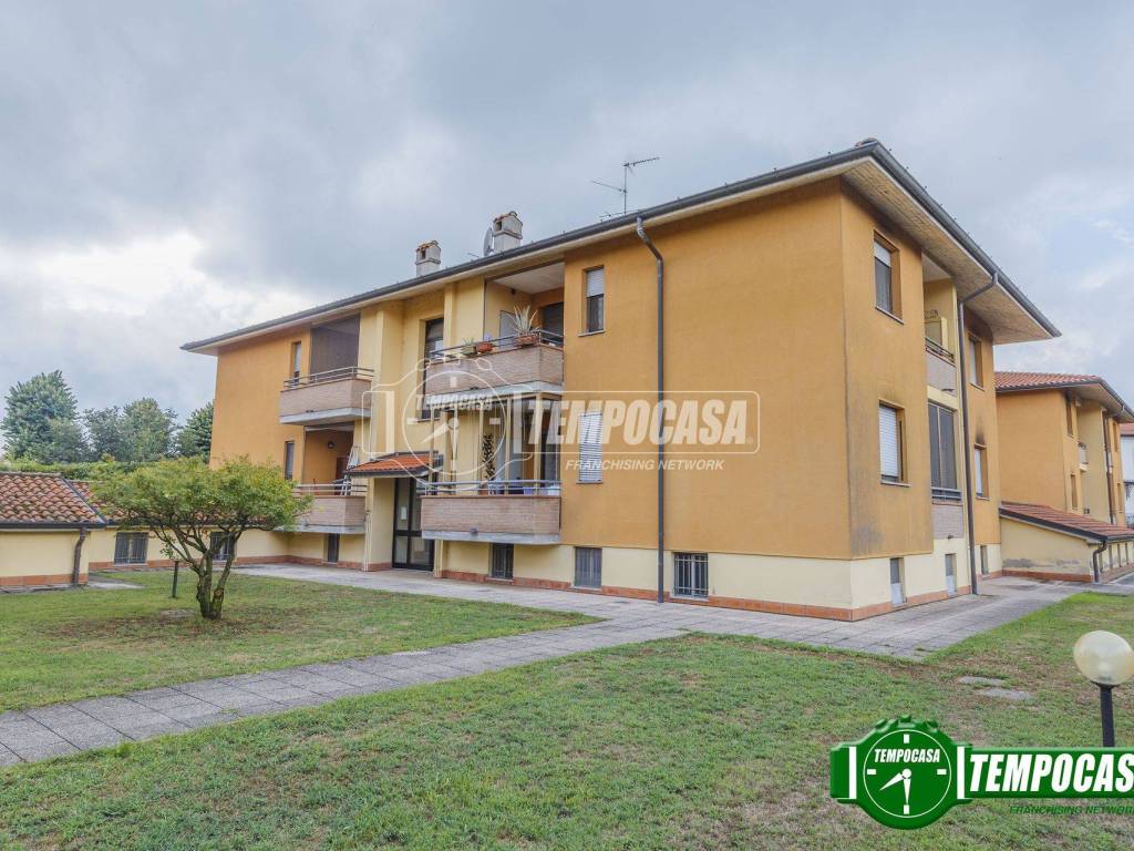 Appartamento a Casorate primo in Via Cav. di V. Veneto - Foto 2