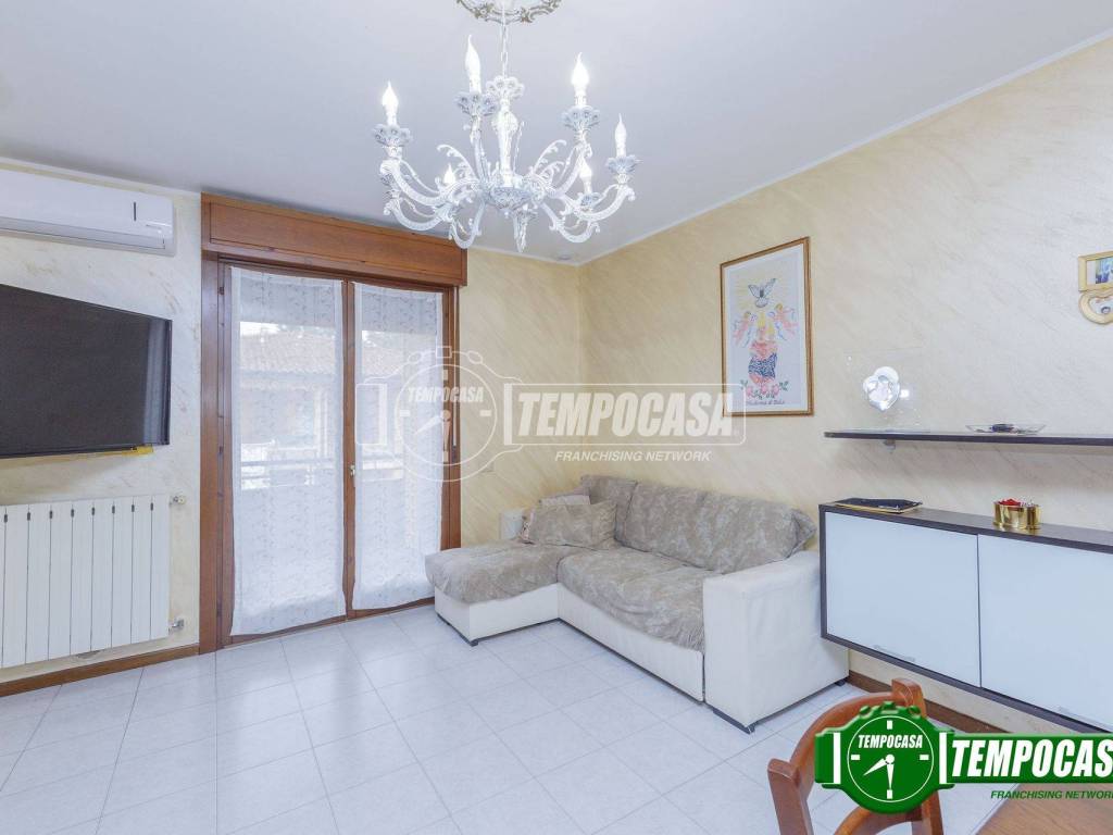 Appartamento a Casorate primo in Via Cav. di V. Veneto - Foto 3