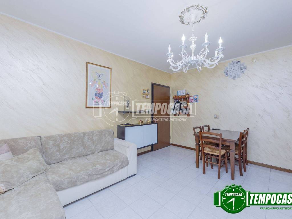 Appartamento a Casorate primo in Via Cav. di V. Veneto - Foto 4