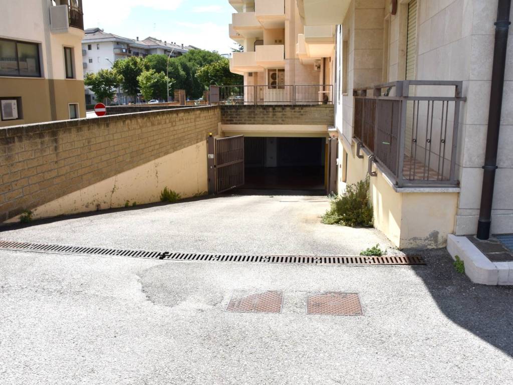 Box / garage a Vasto in Via Giulio Cesare - Foto 2