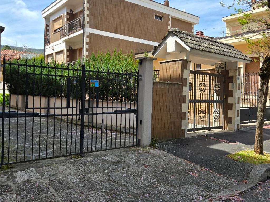 Villa a Avezzano in Via Trento, 55 - Foto 2