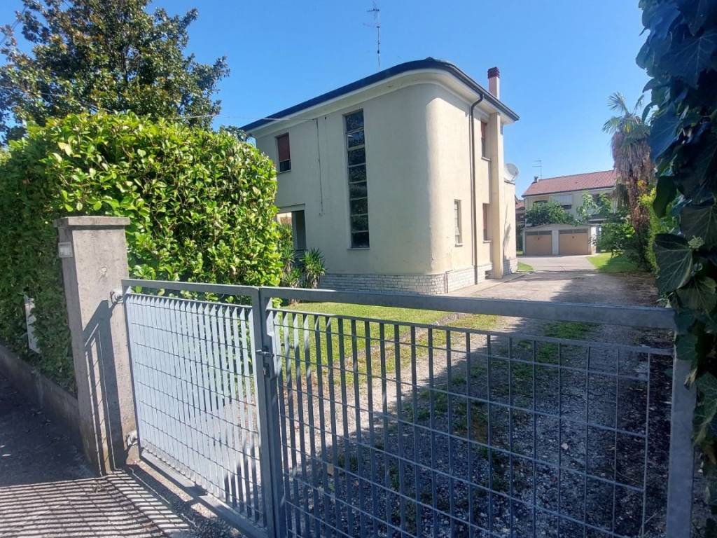 Villa a Ronchi dei legionari in Via Redipuglia, 132 - Foto 3