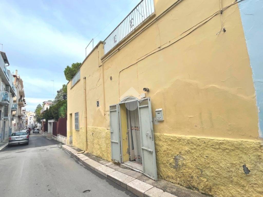 Casa indipendente a Canosa di puglia in Via Giuseppe Parini, 38 - Foto 2