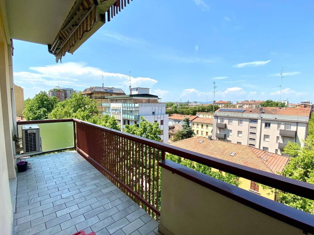 Appartamento a Modena in Viale Vittorio Veneto - Foto 5