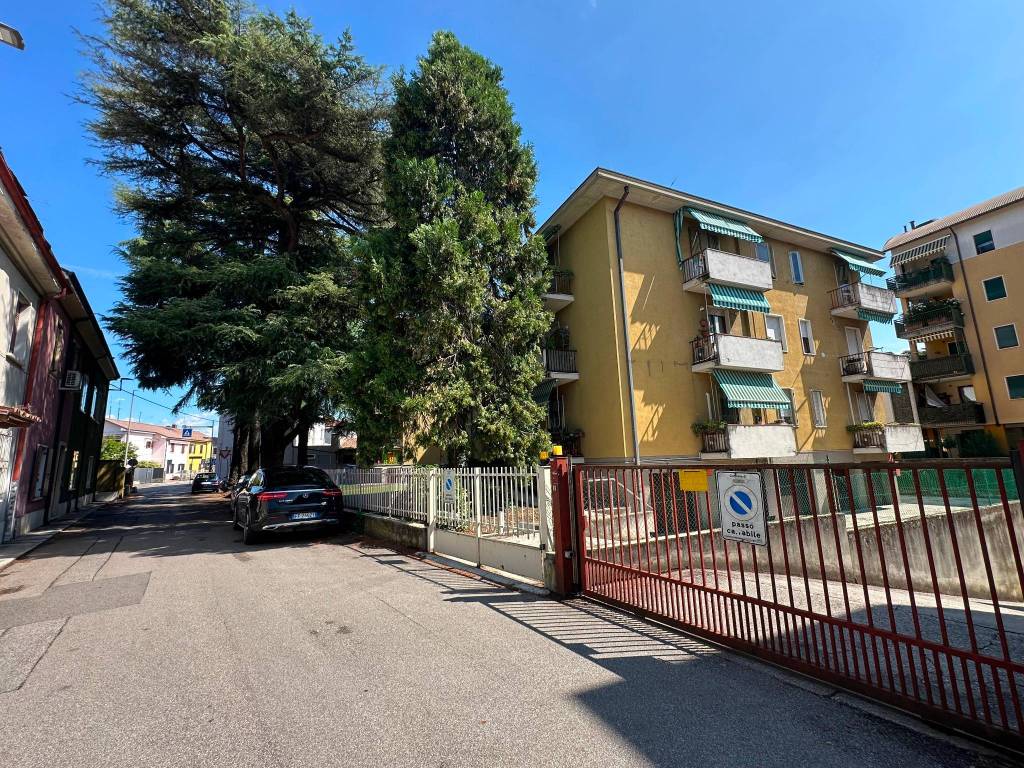 Appartamento a Verona in Via Lazzaro Spallanzani, 1 - Foto 2