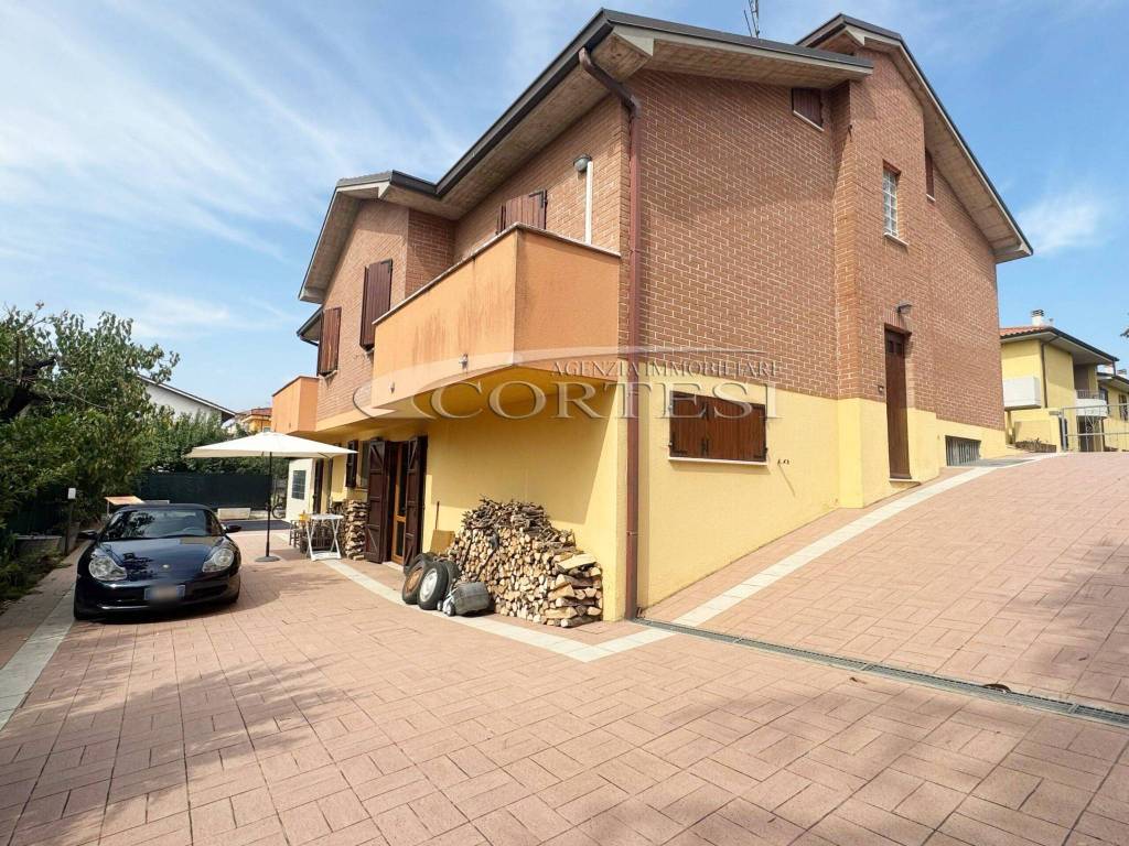 Villa a Trecastelli in Via Due Giugno, 17 - Foto 2