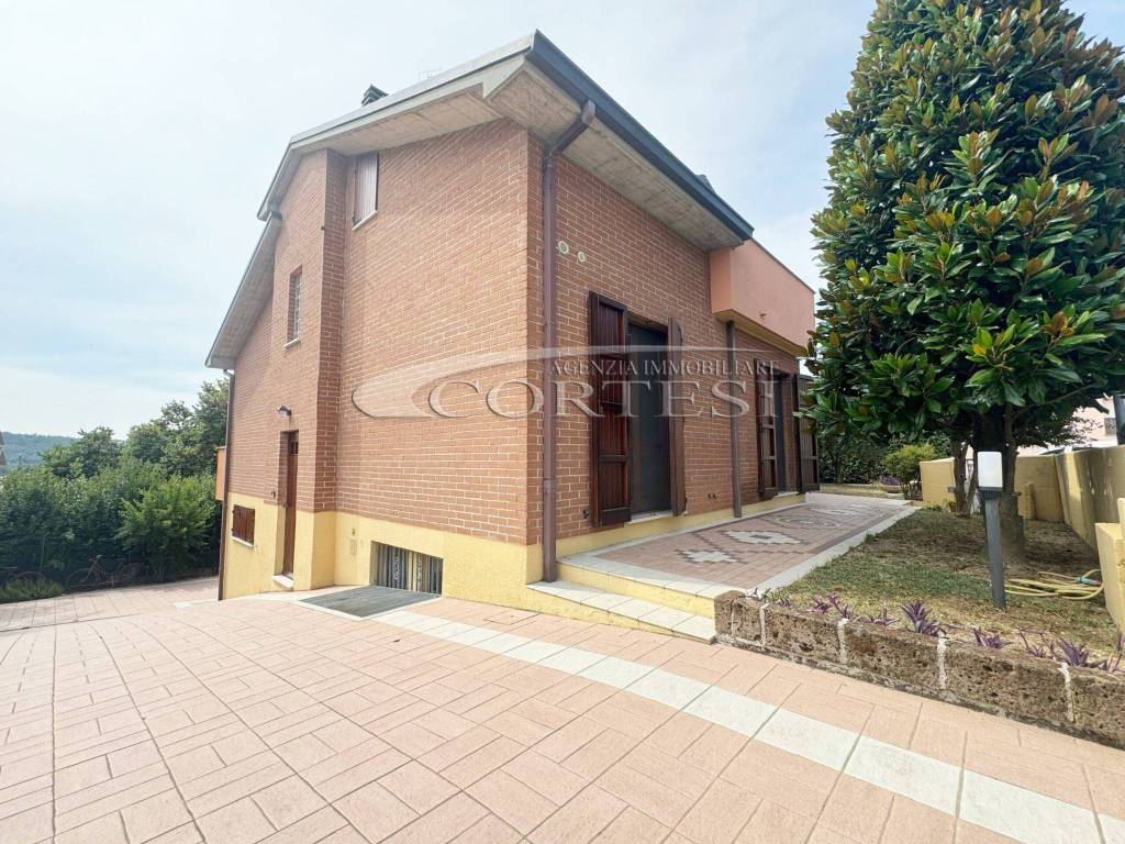 Villa a Trecastelli in Via Due Giugno, 17 - Foto 5