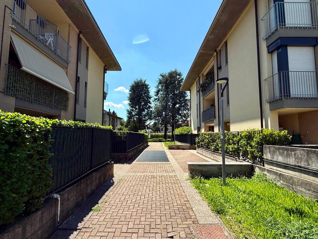 Appartamento a Lomazzo in Via Insubria, 7 - Foto 2