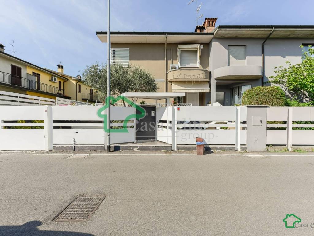 Villa a Cavenago d'adda in Via Madre Cabrini - Foto 2