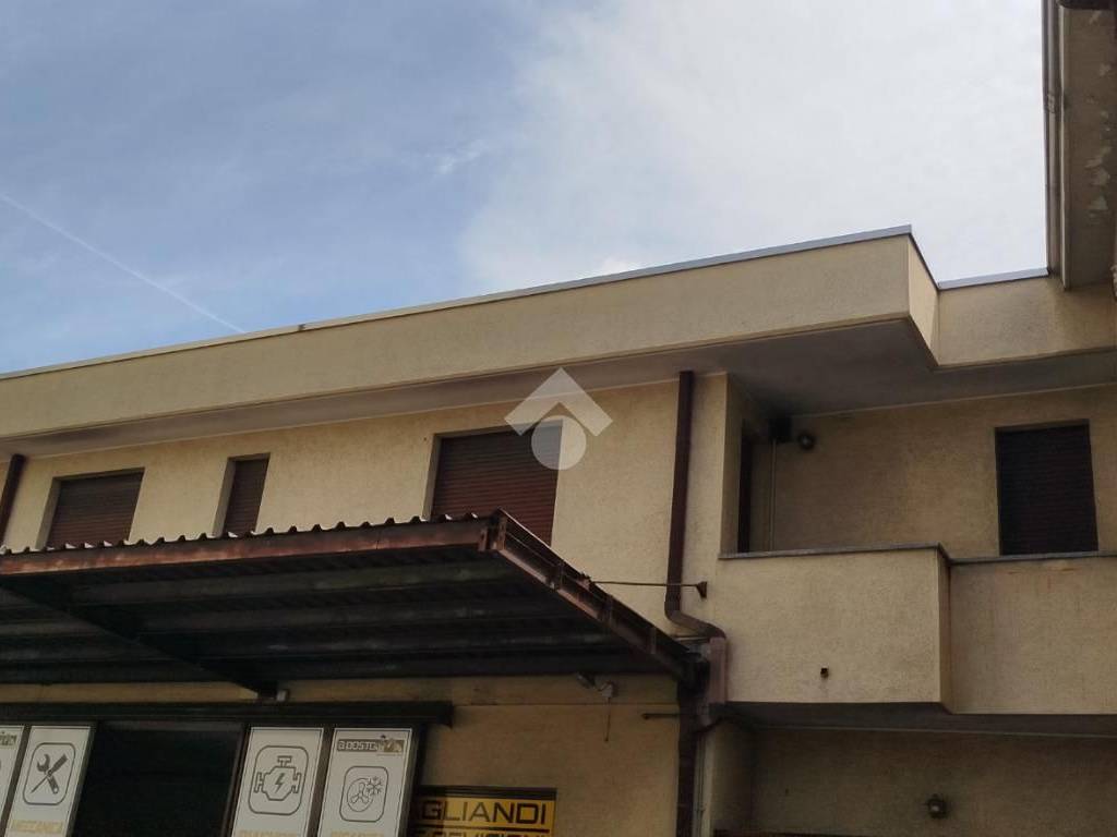 Immobile a Caronno pertusella in VIALE V GIORNATE, 59 - Foto 2