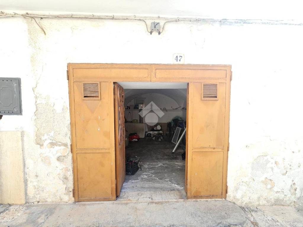 Box / garage a Ceglie messapica in Via Pietro Micca, 47 - Foto 2