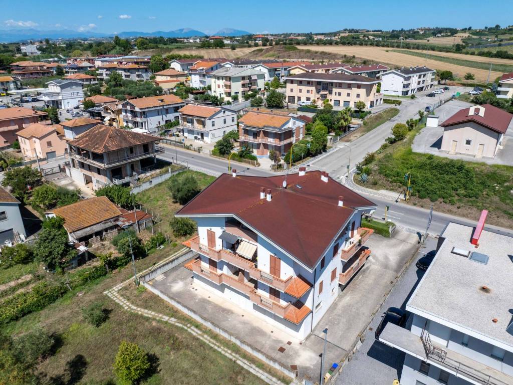 Appartamento a Roseto degli abruzzi in Via Val Vomano, 7 - Foto 2