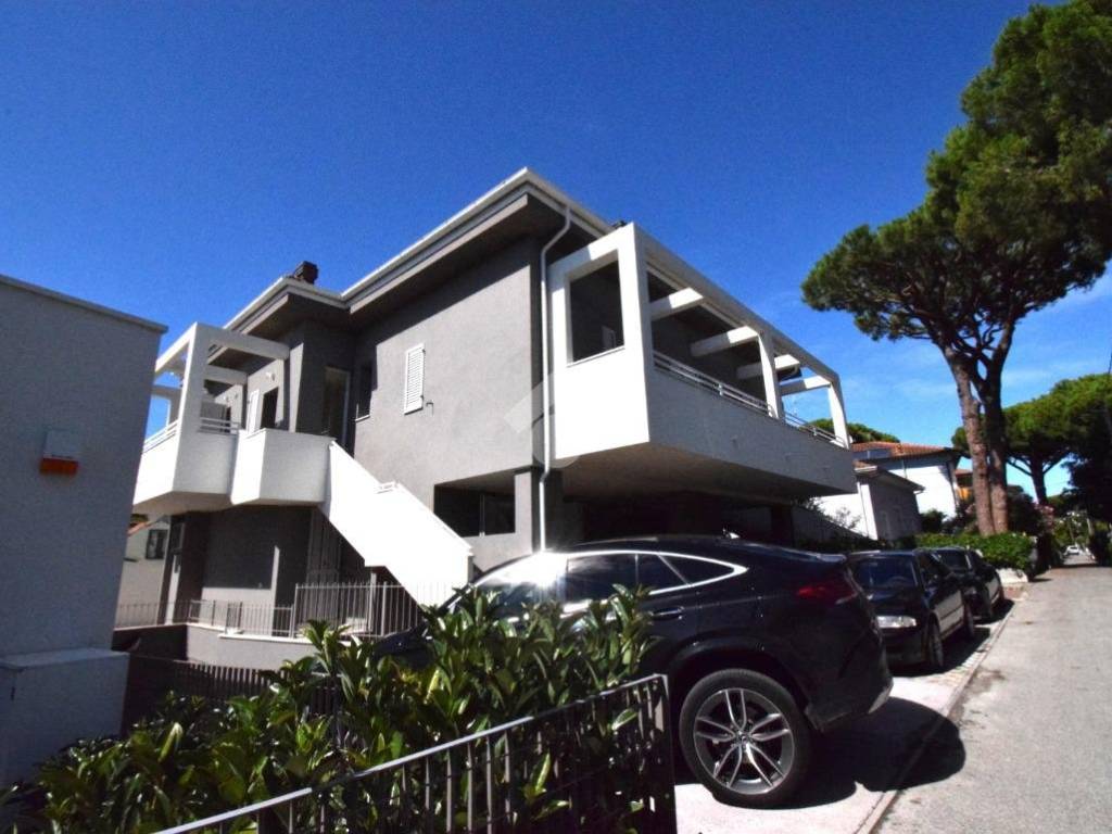 Appartamento a Riccione in Viale Manzoni, 34 - Foto 2
