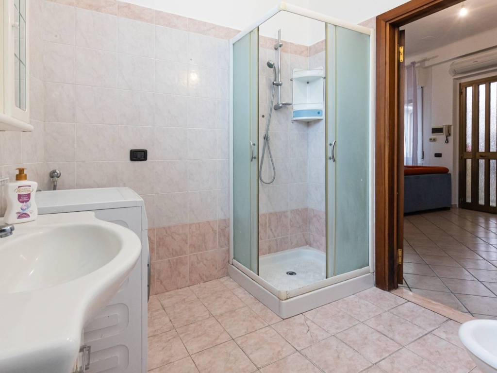 Appartamento a Carugo in Via Enrico Toti - Foto 4