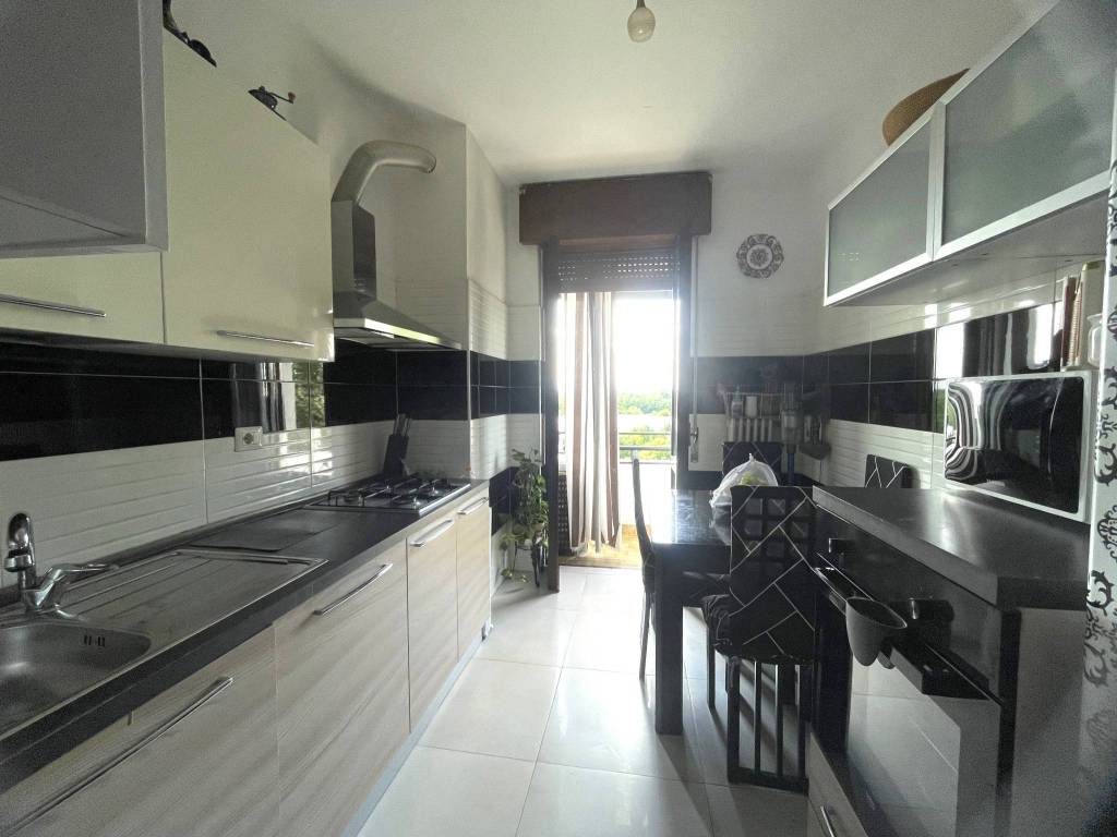 Appartamento a Tradate in Via Rodolfo Morandi - Foto 5