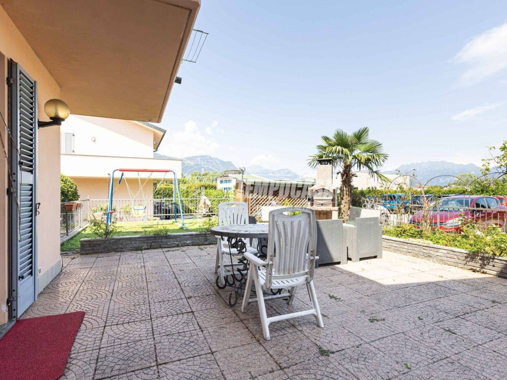 Villa a Molteno in Via Papa Giovanni XXIII - Foto 2