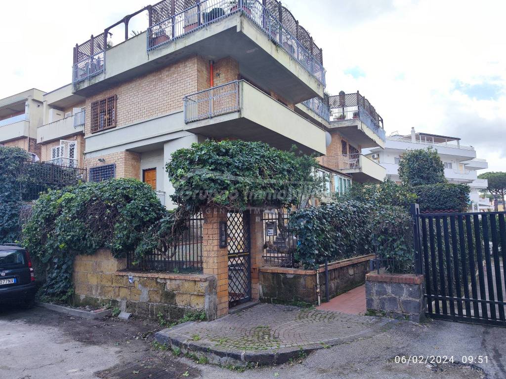 Villa a San sebastiano al vesuvio in Via Archimede - Foto 4