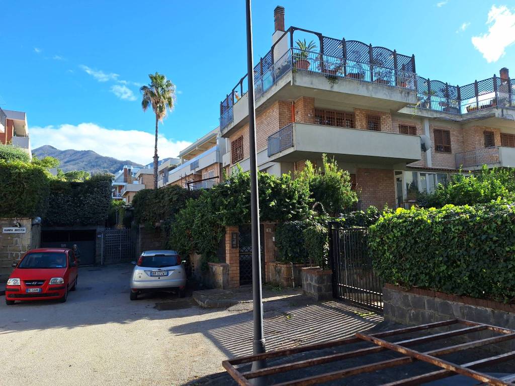 Villa a San sebastiano al vesuvio in Via Archimede - Foto 5