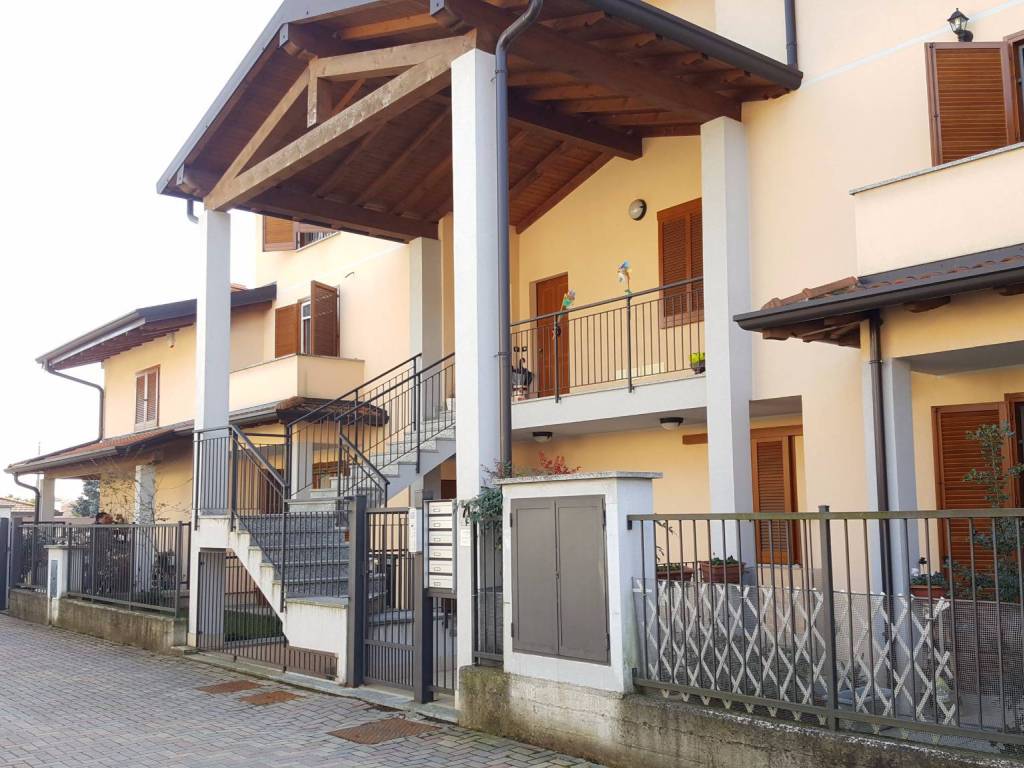 Appartamento a Somma lombardo in Via Giovanni Pascoli - Foto 2