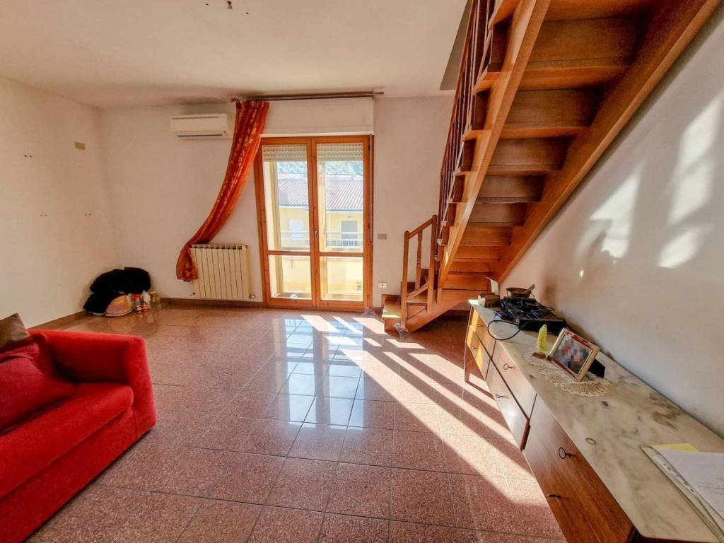 Appartamento a Sassocorvaro auditore in via dei Ciliegi - Foto 4