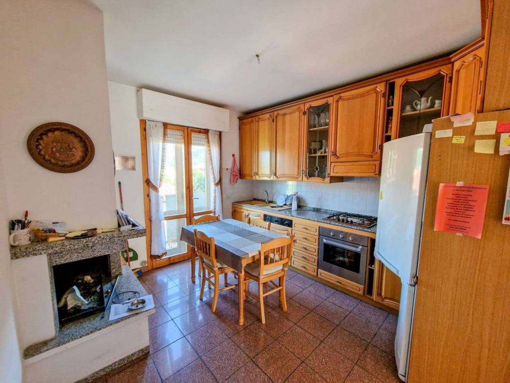 Appartamento a Sassocorvaro auditore in via dei Ciliegi - Foto 5