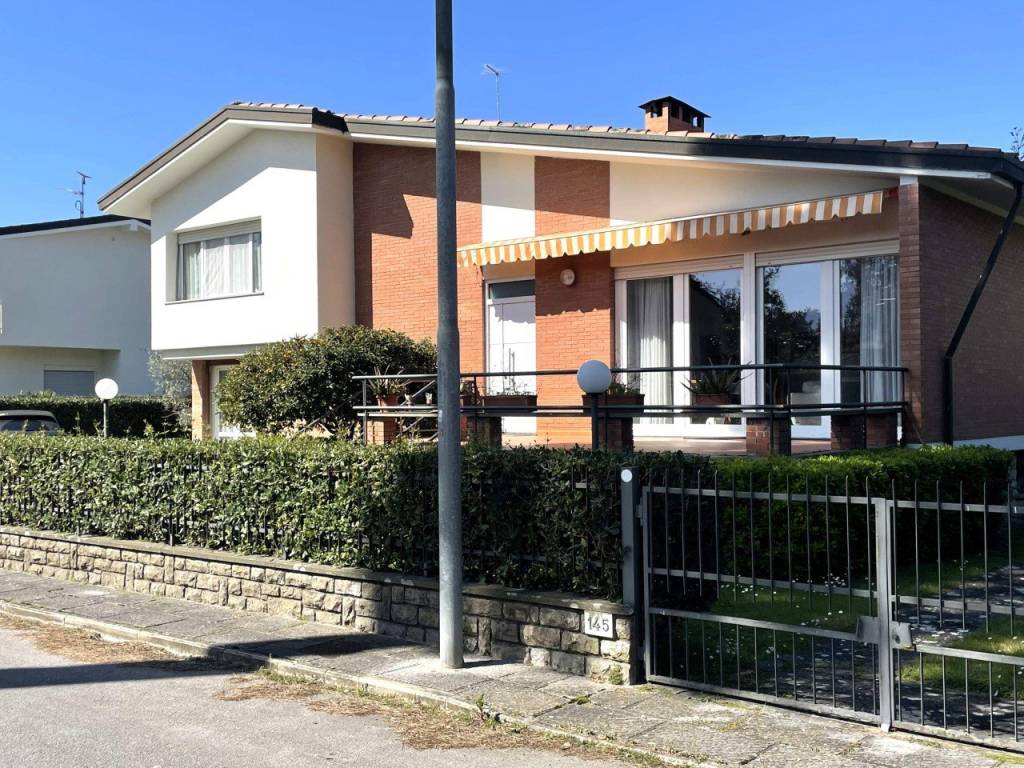 Villa a Pietrasanta in via leonardo da vinci, 60 - Foto 2