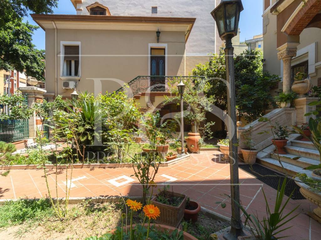 Villa a Cagliari in Viale Luigi Merello - Foto 2