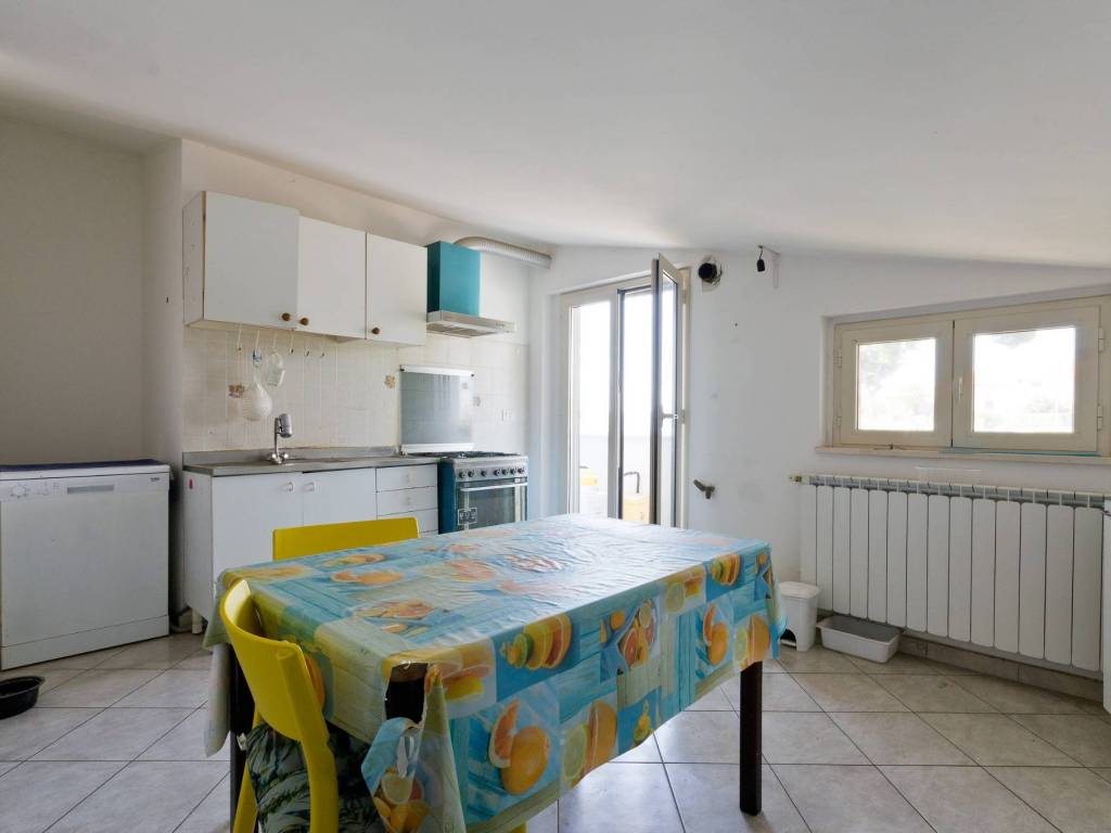 Appartamento a Collecorvino in Viale dei Pini, 132 - Foto 2