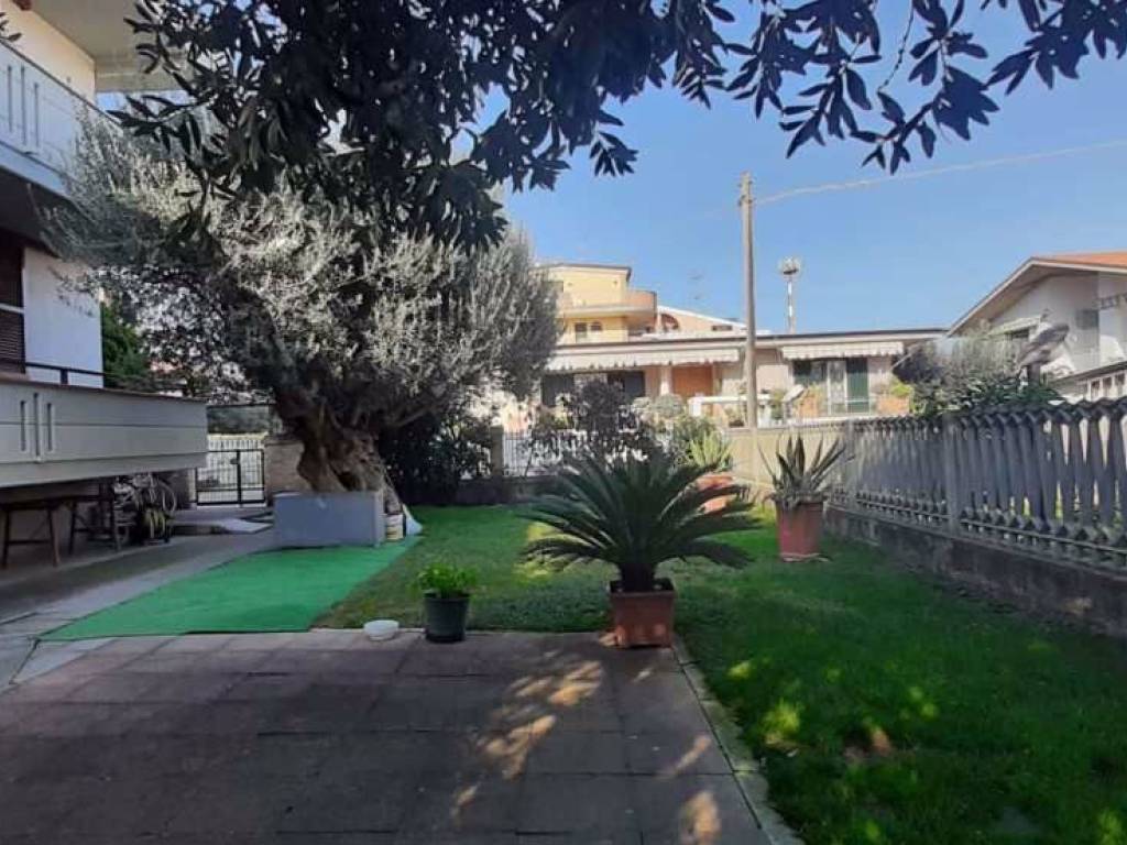Villa a Tortoreto in Via della Repubblica, 26 - Foto 3