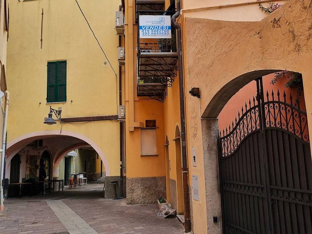 Appartamento a Spotorno in Via Camillo Benso di Cavour, 28 - Foto 2