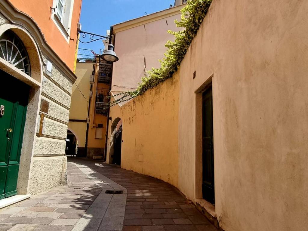 Appartamento a Spotorno in Via Camillo Benso di Cavour, 28 - Foto 3