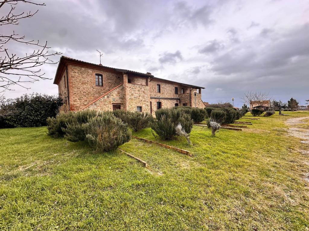 Rustico / casale a Castiglione del lago in Via Trasimeno 2 - Foto 2