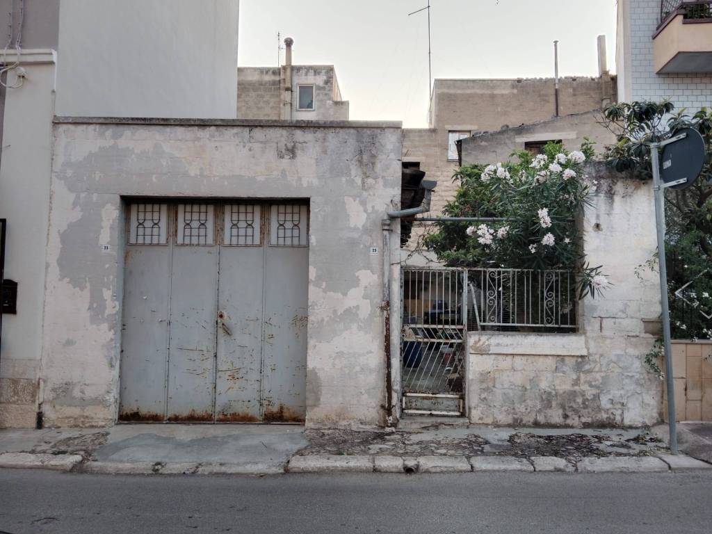 Casa indipendente a Acquaviva delle fonti in Via Luciano De Ruvo - Foto 2