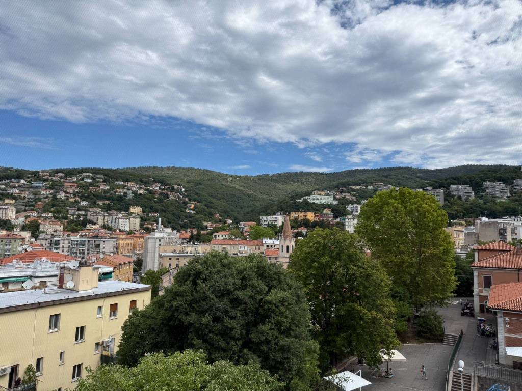 Appartamento a Trieste in Via Giulio Solitro, 13 - Foto 3
