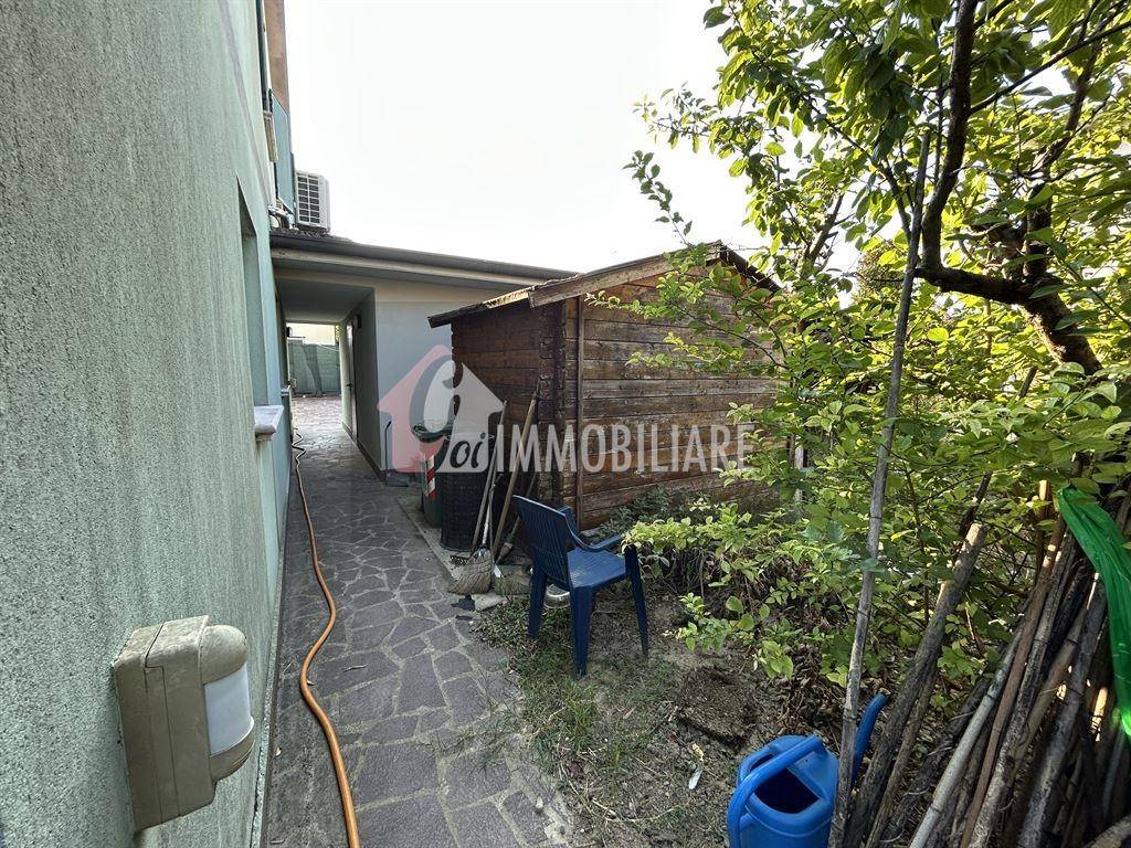 Villa a Rivarolo mantovano in VIALE MANFREDINI, 1 - Foto 2