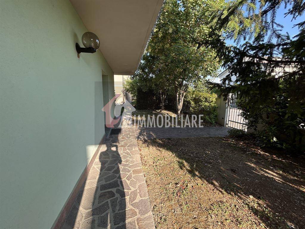Villa a Rivarolo mantovano in VIALE MANFREDINI, 1 - Foto 3